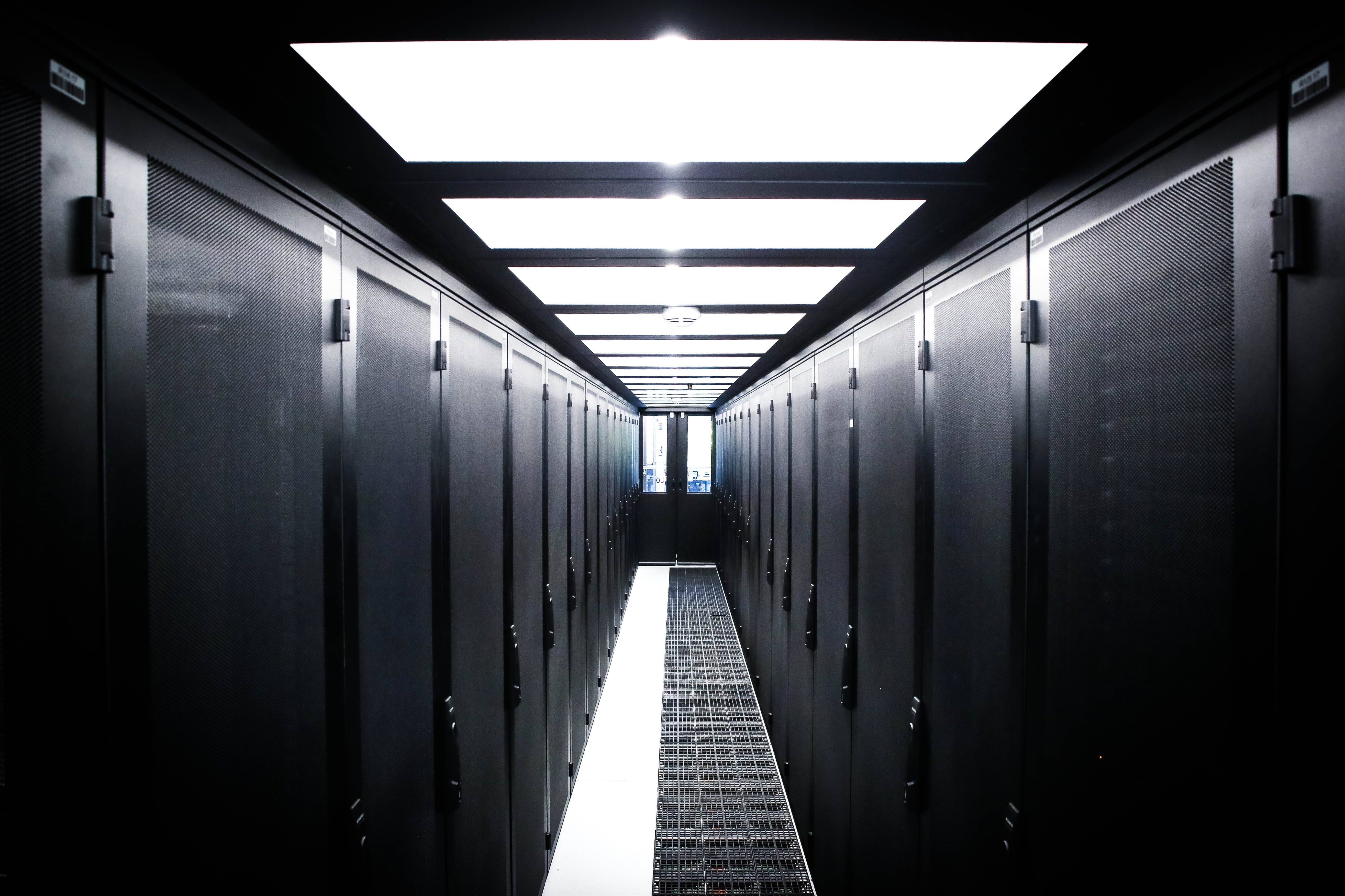 Serverraum-Gang im maincubes Rechenzentrum Frankfurt